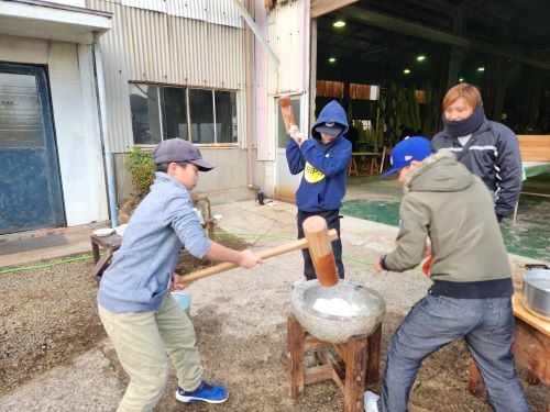毎年恒例お餅つき大会を開催します!